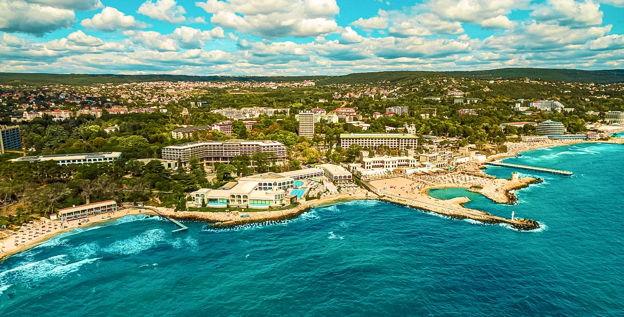 Aquahouse is just a few kilometers away from Varna, among the coolness of the sea coast and beautiful greenery is one of the most picturesque places on the Bulgarian Black Sea coast.