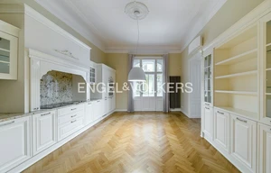 Apartment for rent, 4+1 - 3 bedrooms, 220m<sup>2</sup>