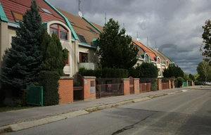 Family house for rent, 300m<sup>2</sup>, 139m<sup>2</sup> of land