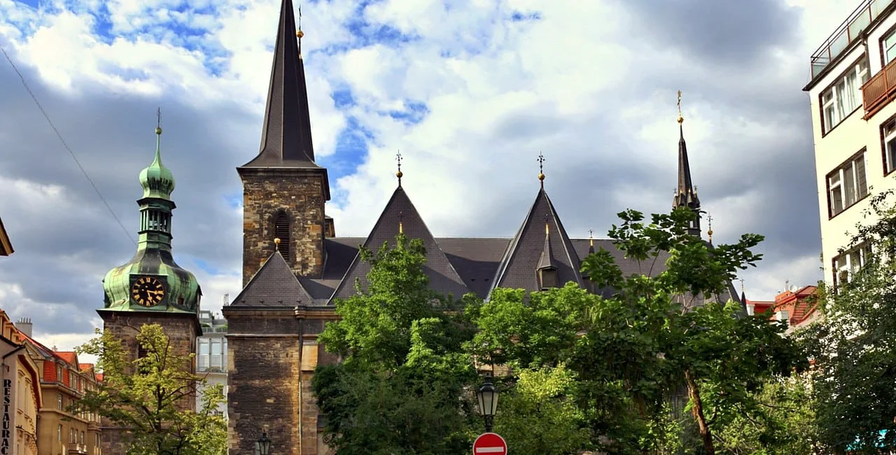 Church of St. Peter at Poříčí via Wikimedia / VitVit