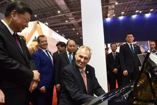 Czech President Miloš Zeman Plays Piano for Chinese Leader Xi Jinping