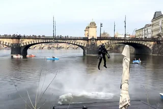 VIDEO: Real-life Iron Man flies above Prague