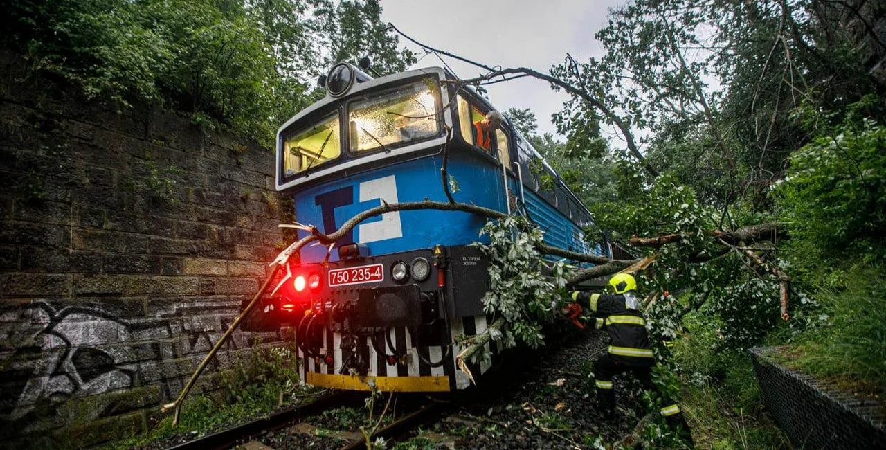 Firefighters remove fallen debris from train tracks in the Hradec Králové region (photo Michal Fanta / www.hzscr.cz)