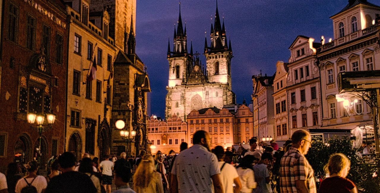 Prague 1 drafts ban on drinking alcohol in public spaces at night