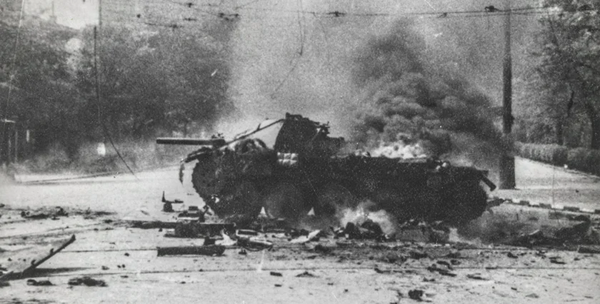 A burning German tank in front of the Central Station in Prague. Photo: Military Historical Archive of the VÚA