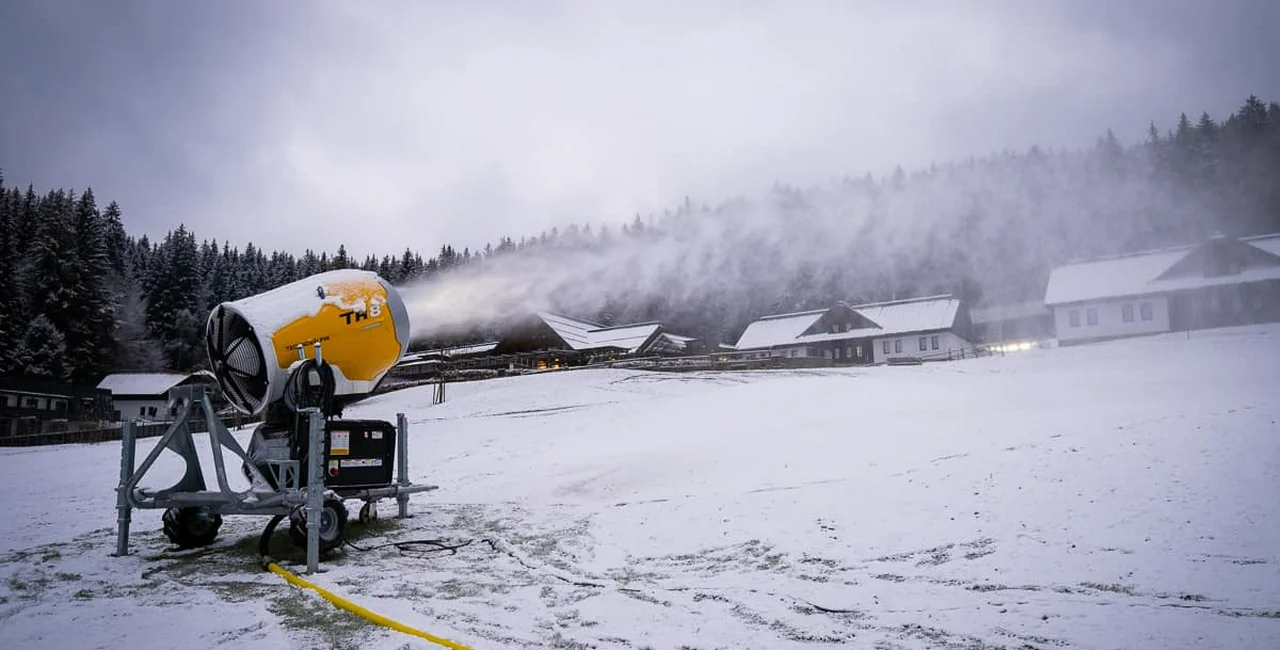 Weekend headlines: Czech resorts prepare for an early ski season