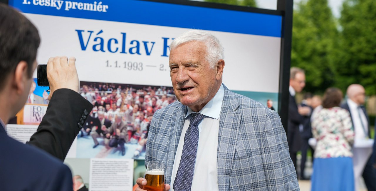 Outdoor Exhibition Celebrates Three Decades Of Czech Prime Ministers   Former Prime Minister Vaclav Klaus In Front A Panel With His Name Photo Vlada Wnuzs 