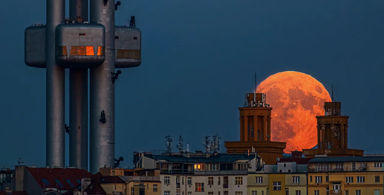 August brings two supermoons and a blue moon: Here's where to spot them from Prague