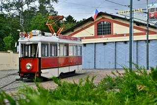 Renovated 'Submarine' tram returns to the streets of Prague