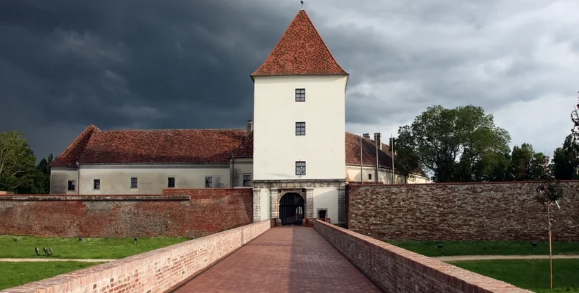 Ensana SARVAR Hungary 08-2023 web sarvar-nadasdy-castle