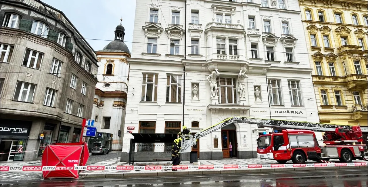 Prague police investigating negligence in case of man killed by fallen cornice