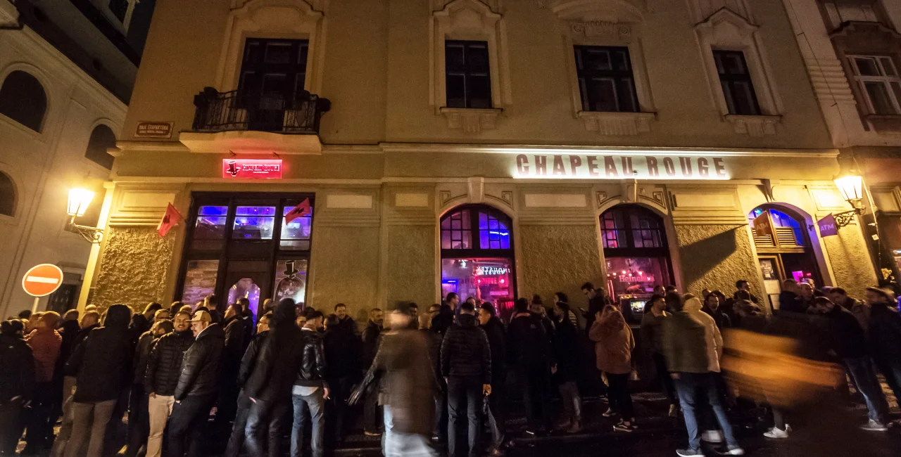 Crowds gather outside Prague bar Chapeau Rouge. Photo: Shutterstock /