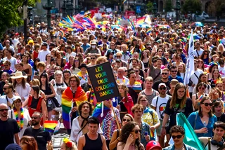 WEEKEND PHOTOS: Prague turns multi-colored amid climax of Prague Pride