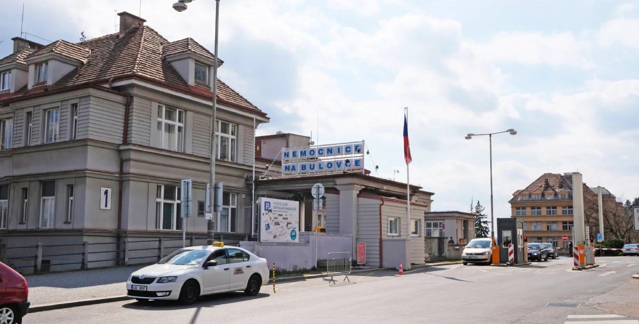 Front entrance to Bulovka Hospital in 2021. Photo: Shutterstock /