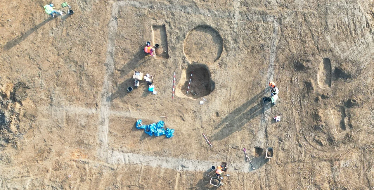 Czech archaeologists uncover largest Bronze Age burial site in Moravia