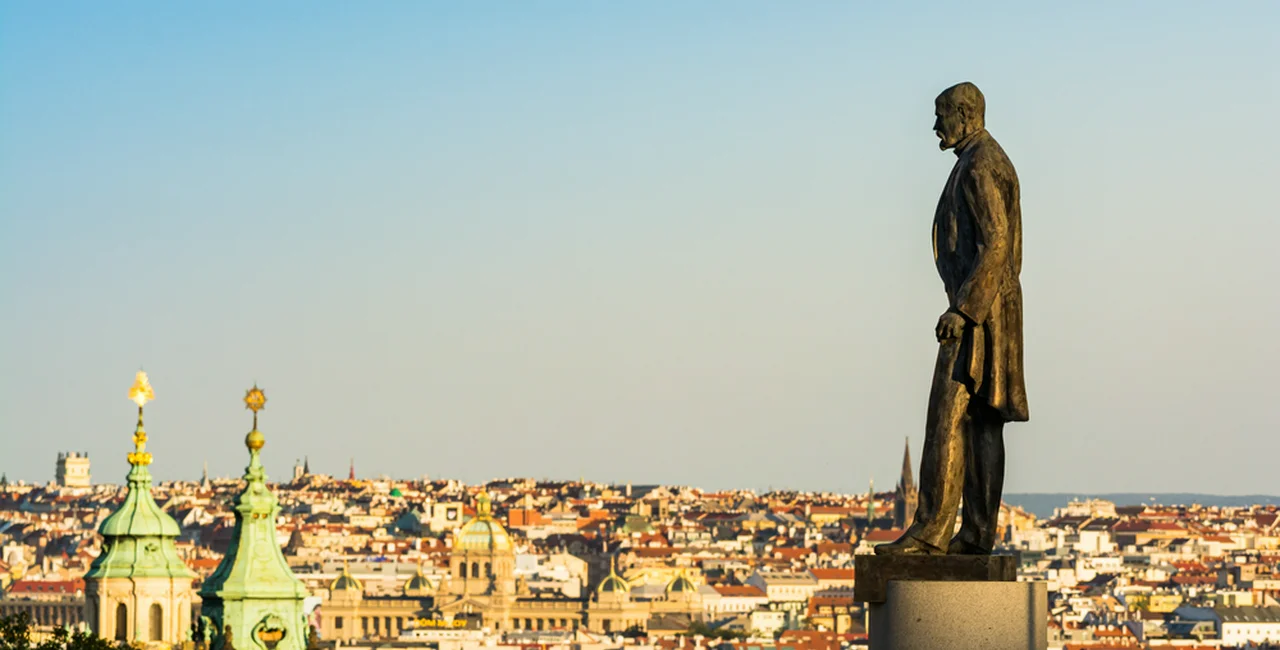 Statue of President Masaryk in front of Prague Castle. Shutterstock: Marketa 1982