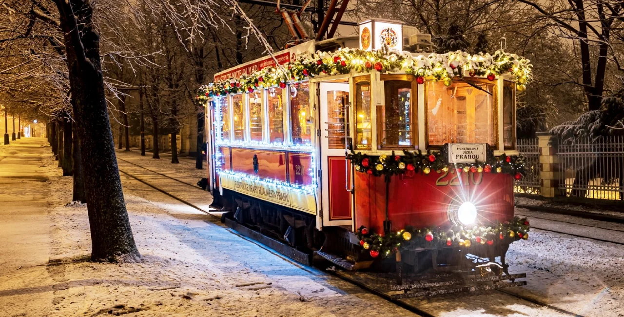 Christmas tram in 2023. Photo: Facebook / Dopravní podnik hlavního města Prahy, Radoslav Vnenčák