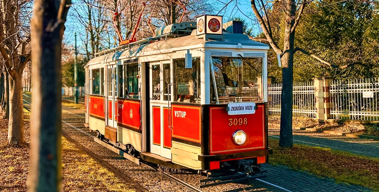 Milan-inspired historical tram returns to Prague after 60 years