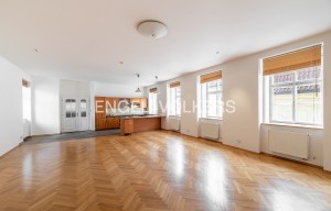 Apartment for rent, 5+kk - 4 bedrooms, 240m<sup>2</sup>