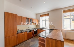 Apartment for rent, 5+kk - 4 bedrooms, 240m<sup>2</sup>