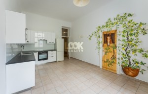 Apartment for rent, 4+1 - 3 bedrooms, 180m<sup>2</sup>