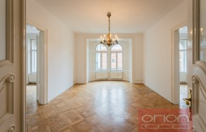 Apartment for rent, 4+1 - 3 bedrooms, 180m<sup>2</sup>