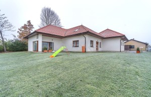 Family house for sale, 328m<sup>2</sup>, 1538m<sup>2</sup> of land