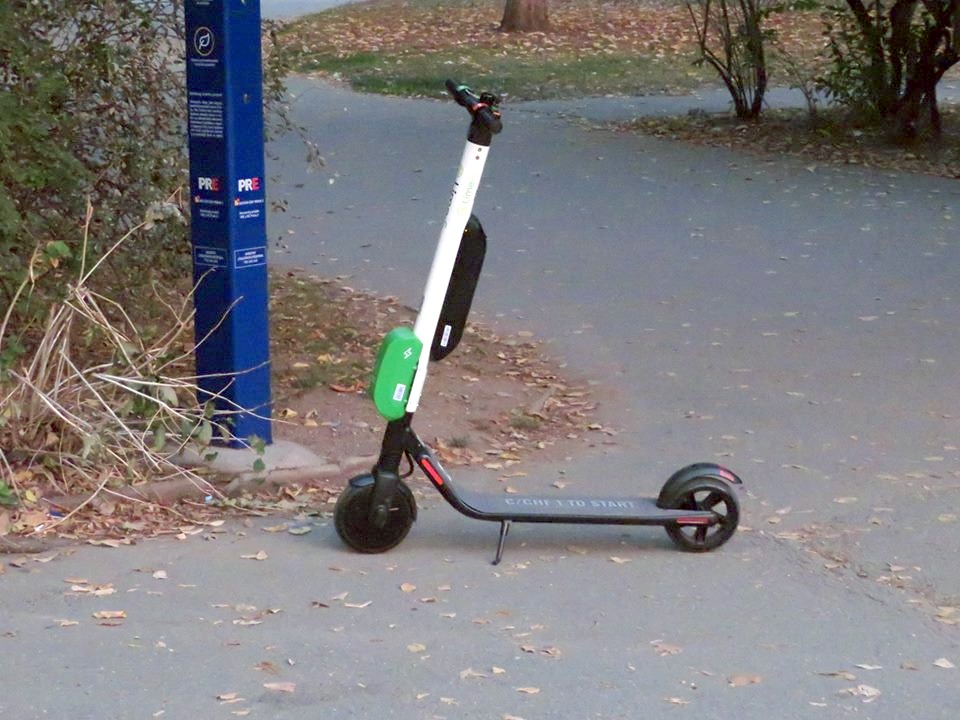 Czech Transport Ministry: E-scooters can't be driven on sidewalks under any circumstances - Prague, Republic